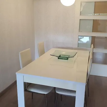 Apartamento Con Gran Terraza Cerca De La Playa. *